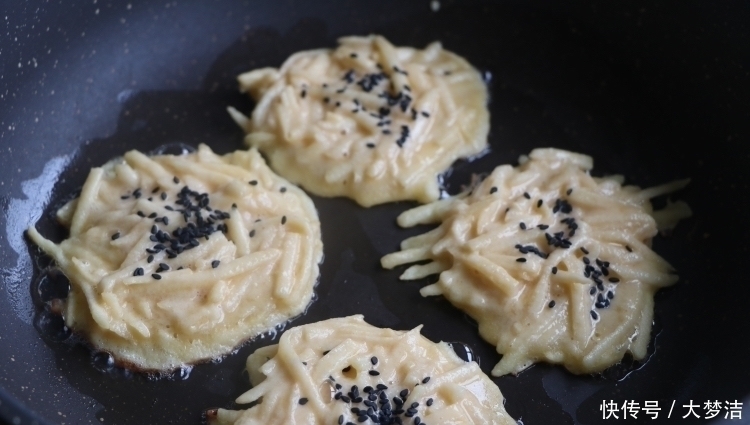 苹果加2个鸡蛋，8分钟做成早餐，又香又软，出锅馋到流口水，真香