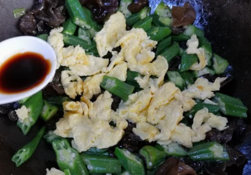 天然“清道夫”找到了，每天炒一盘，软化血管，肠道也通畅了