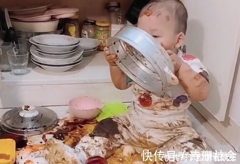 尿不湿|萌娃“大闹厨房”走红,网友像极了正在腌制中的“娃娃菜”