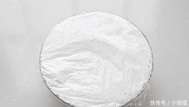 无需揉面的米发糕,搅一搅、蒸一蒸,香甜Q弹有嚼劲,比馒头简单