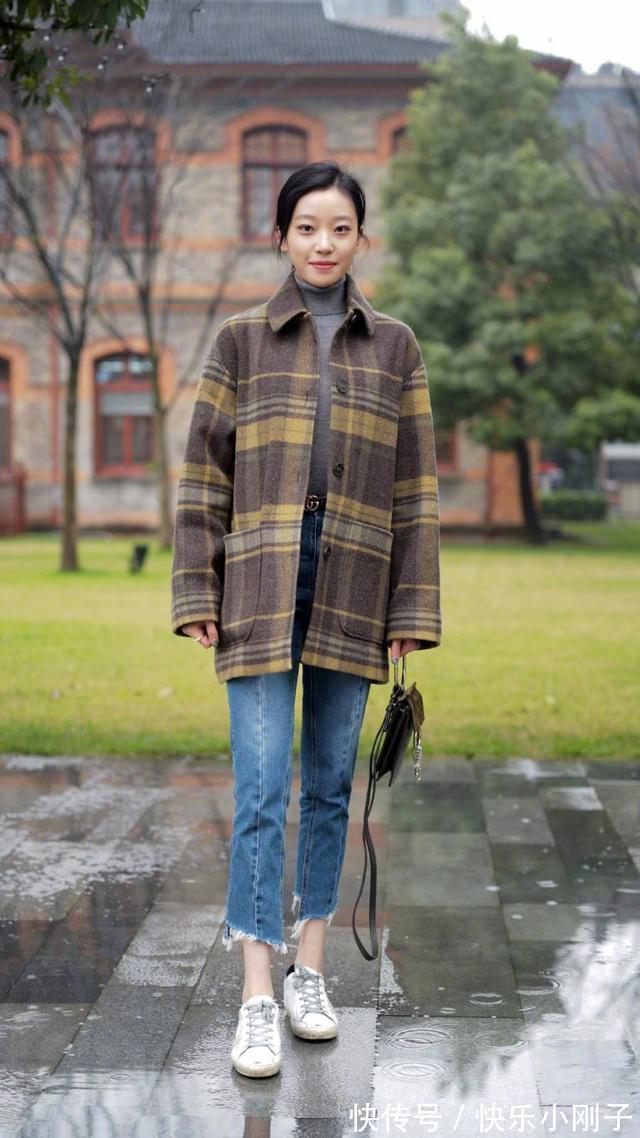 连衣裙 简洁大方又不失美感与气场,靓丽的连衣裙让女人更自信