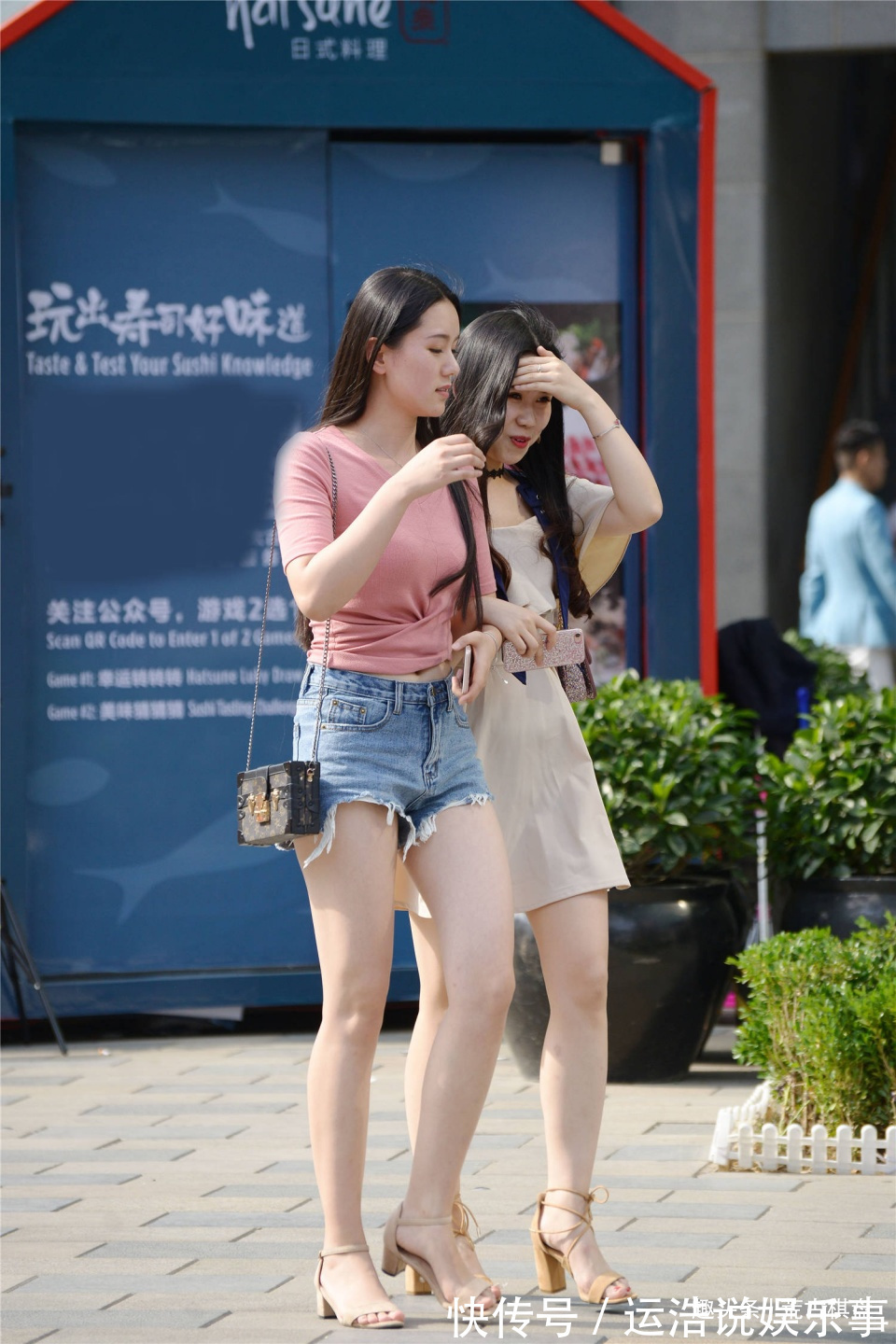 交叉系带 和闺蜜一起逛街,粗跟凉鞋,你会搭配短裤还是连衣裙?