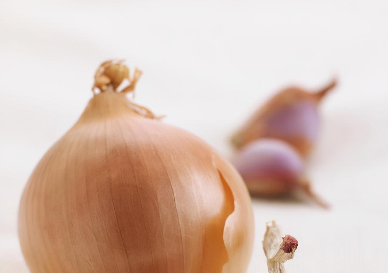 高血压患者|高血压不能吃洋葱?提醒:若想血压平稳,不妨经常吃这4种食物