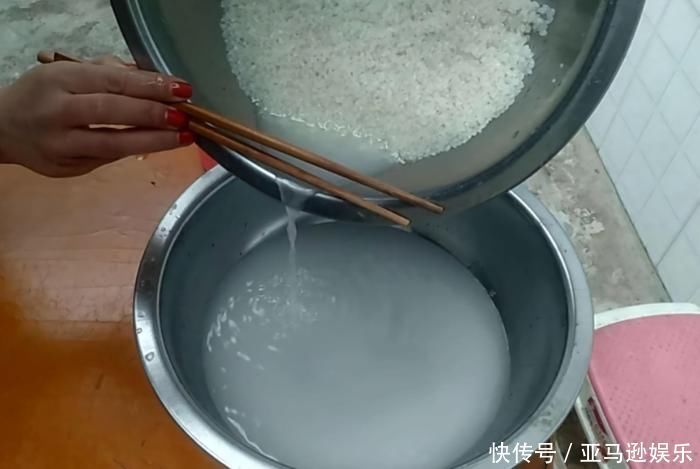 妙用|关于淘米水的妙用!别再傻乎乎用来美白了!