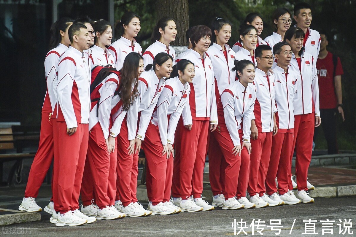 女排|下午17点!郎平亮相送球迷88个冰墩墩,一细节成女排惊喜