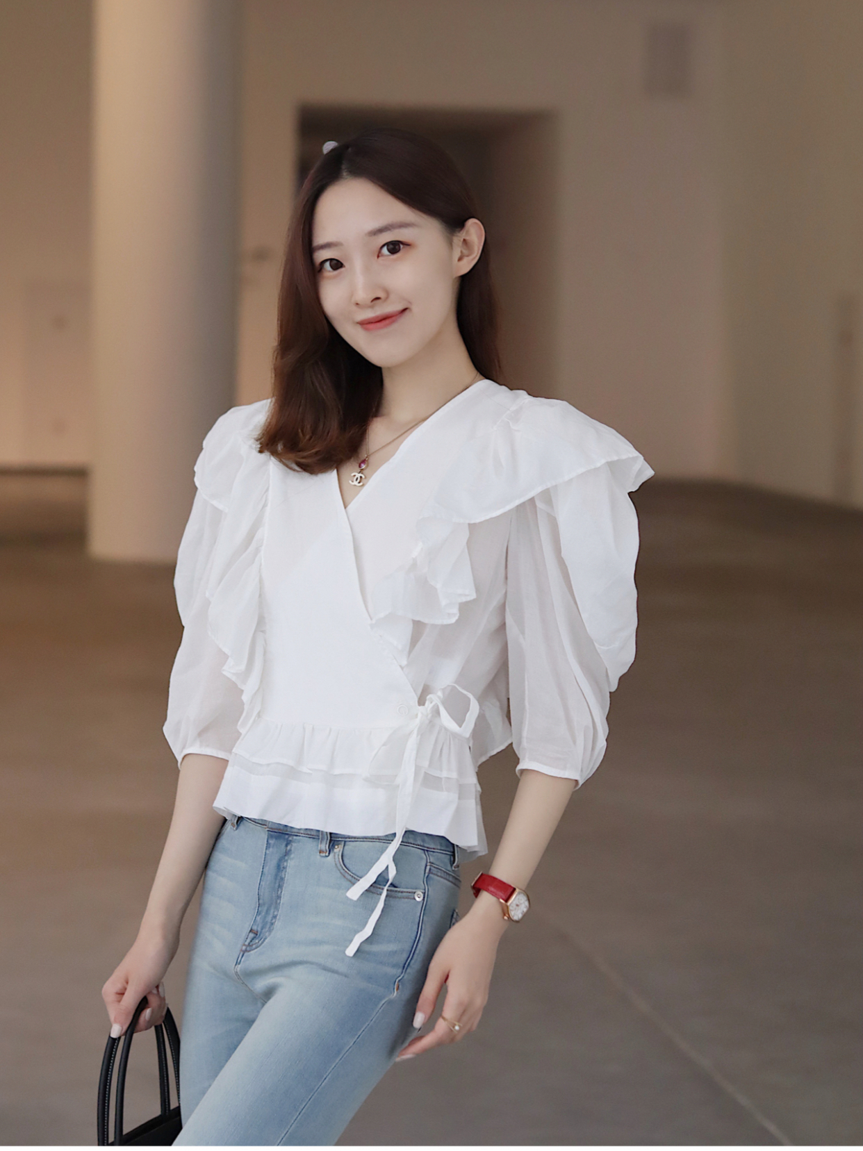 搭配|女神博主的夏季穿搭技巧,碎花上衣搭配牛仔裤高级洋气,显高显瘦