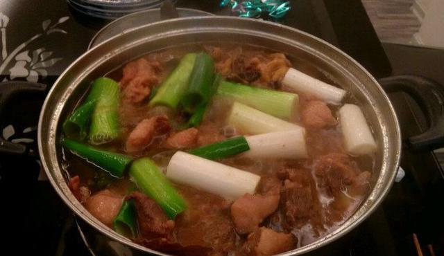 不管炖猪肉还是羊肉,最忌讳放一味料,放了肉又老又柴,腥味重