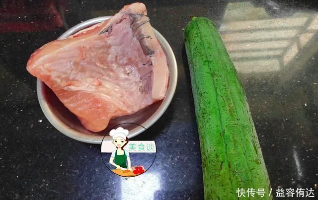 丝瓜和它是天生一对，蒸一蒸8分钟出锅，鲜到流口水，简单又营养