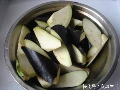 茄子|现在才晓得，炒茄子不能先放油，大厨教你1招，不发黑也不吸油
