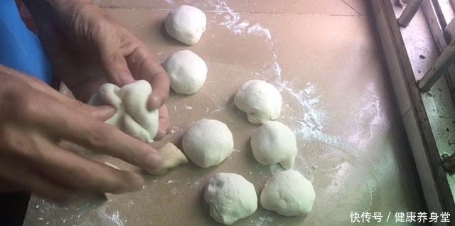 想吃椒盐油酥烧饼的不用买了,完整的做法,外酥里软,非常好吃!