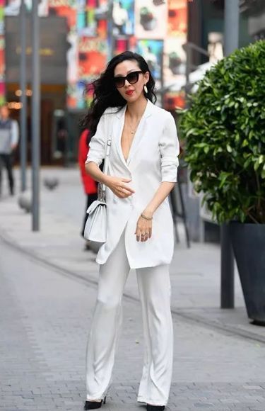 波浪|大波浪长卷发的小姐姐,精致养眼的妆容,看上去非常有气质