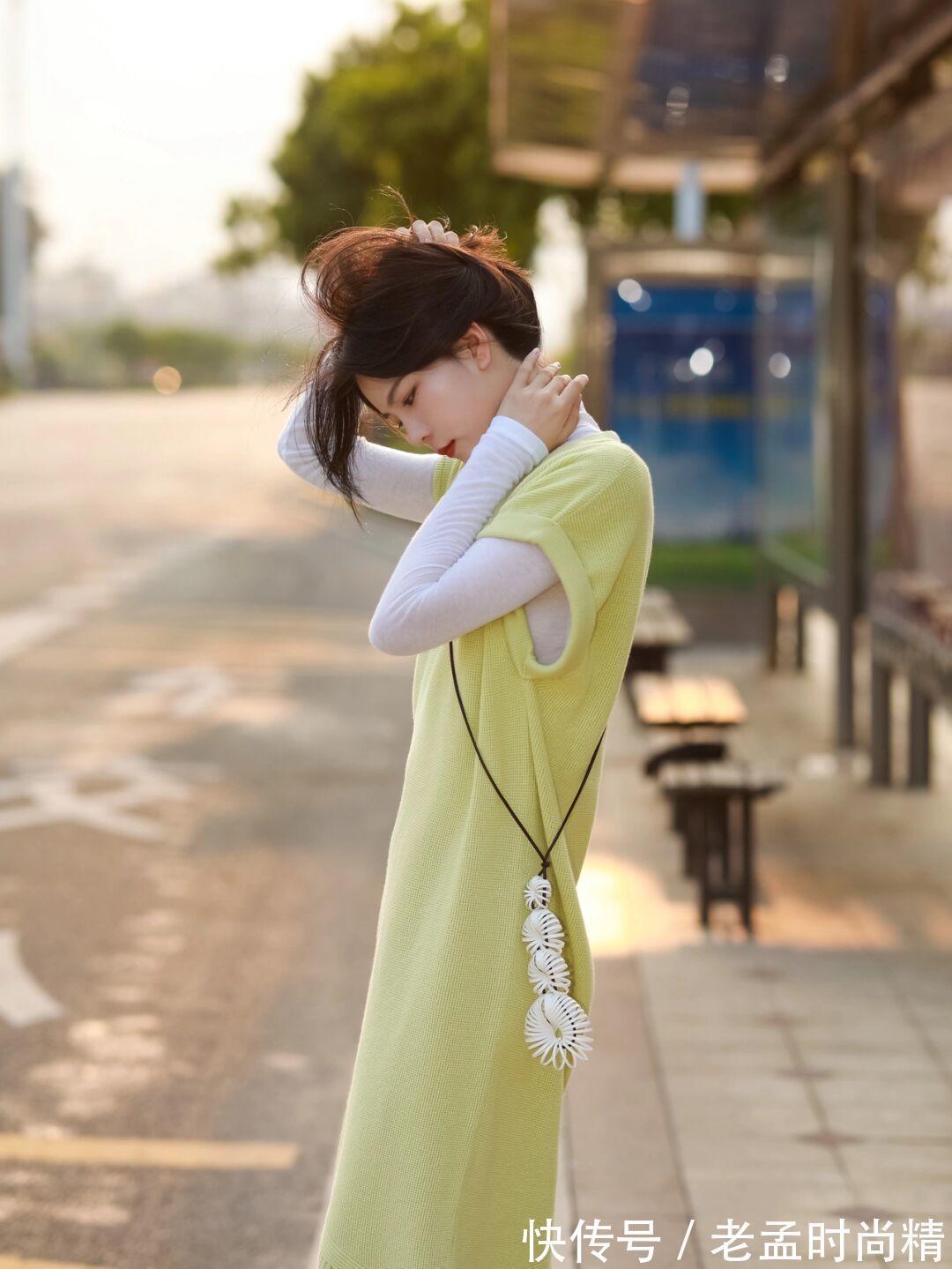 搭配|秋天精选:时尚博主小姐姐演绎针织连衣长裙+打底衫,优雅与个性