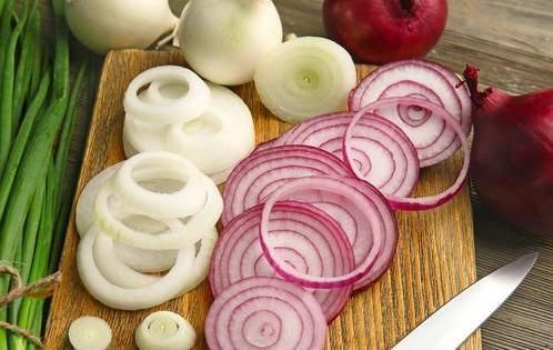 买洋葱时，选白皮的还是紫皮的？两者相差很大，以后别再买错了