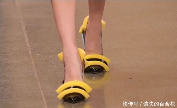  有钱|奇葩高跟鞋，有钱都买不到，网友：那是洗碗海绵吗？