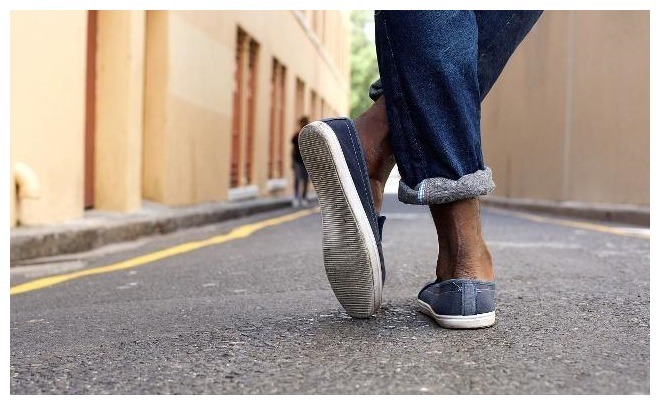 两腿|男人睡觉前坚持“两腿一分”,或许会让肾强健有力,不要不好意思