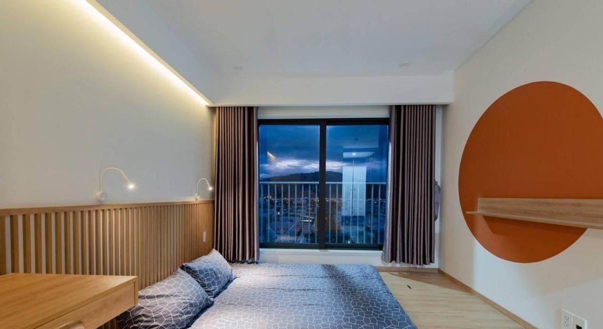 上下铺|78㎡“去客厅化”,扔掉沙发靠墙打5cm高地台,一家5口越住越宽敞