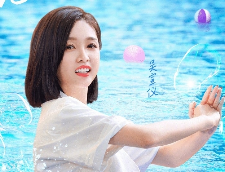 郑恺|《奔跑吧》新一期海报,全员统一穿白色衣服,唯独两个人例外!