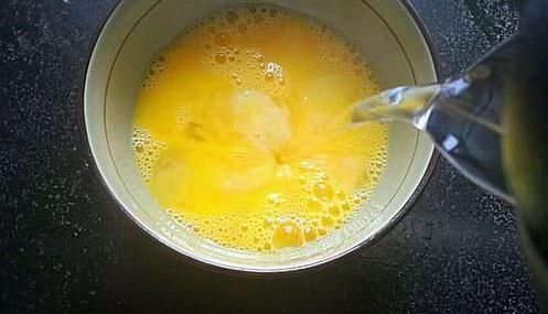 每天早上喝一碗開(kāi)水沖雞蛋，一段時(shí)間后，身體可能會(huì)收獲4個(gè)好處