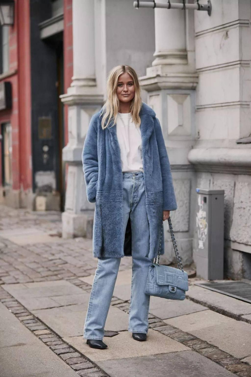  黑色|比驼色显白，比黑色高级，大衣今年流行这5个颜色！