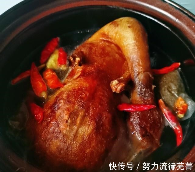  鸭子煲，咸香味美，超级下饭