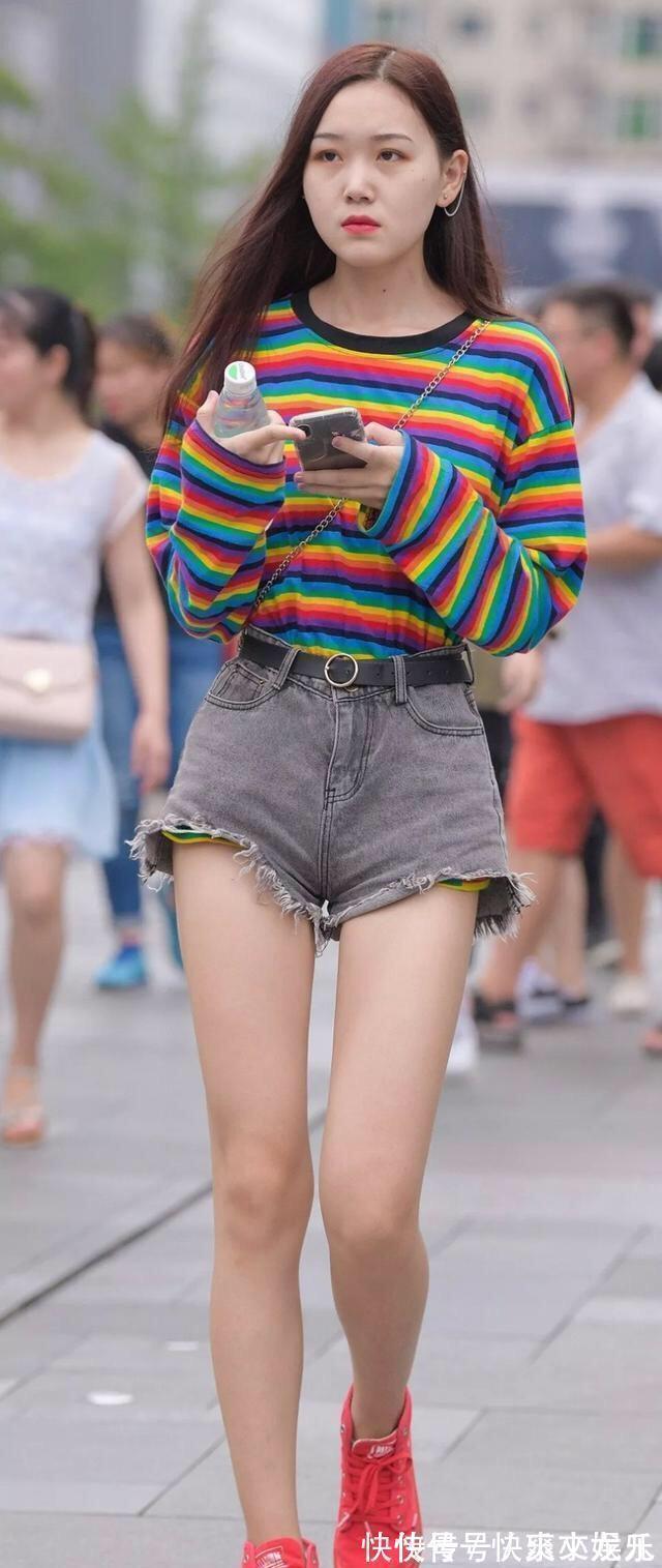 一字 打底裤撑起美好的身材,设计新颖时尚,时髦气质