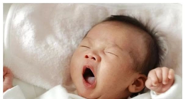 醒来|为啥宝宝睡觉时会突然大哭?不是故意在磨人,或和这4个原因有关
