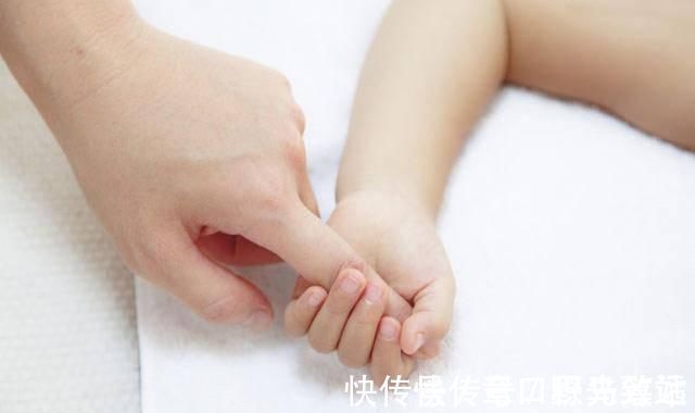 妈妈|宝宝几个月能认人?若出现这3个表现,说明宝宝正在找你