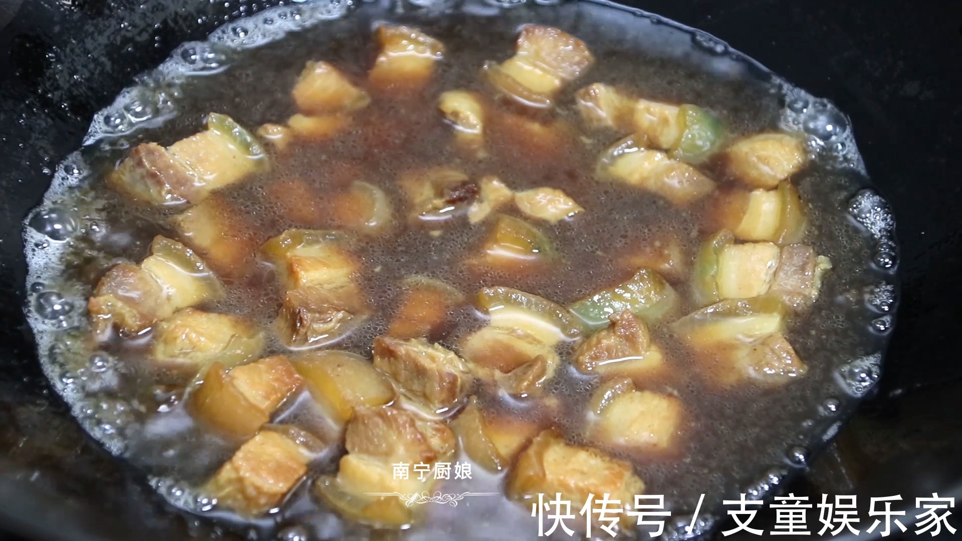 五花肉|做红烧肉时，焯水和直接炖都不对，大厨教你正确做法，软糯还不腻
