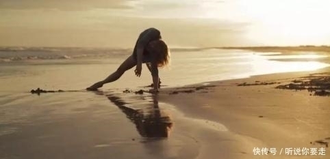 大三女生$美院大三女生,用身体作画引人围观,她将舞蹈与绘画完美结合!