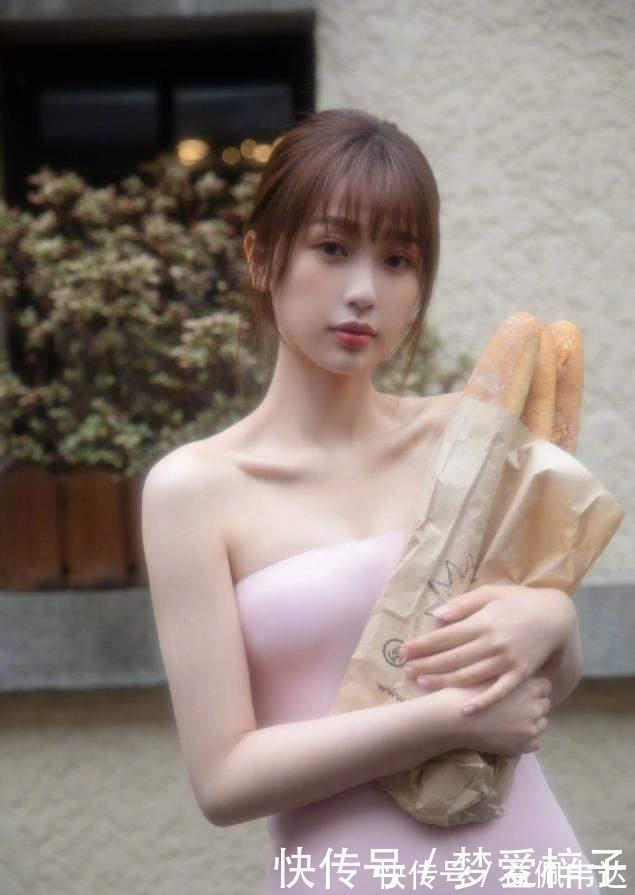 发型|丸子头已经不流行了,今年这几种发型是真火,简单大方显脸小