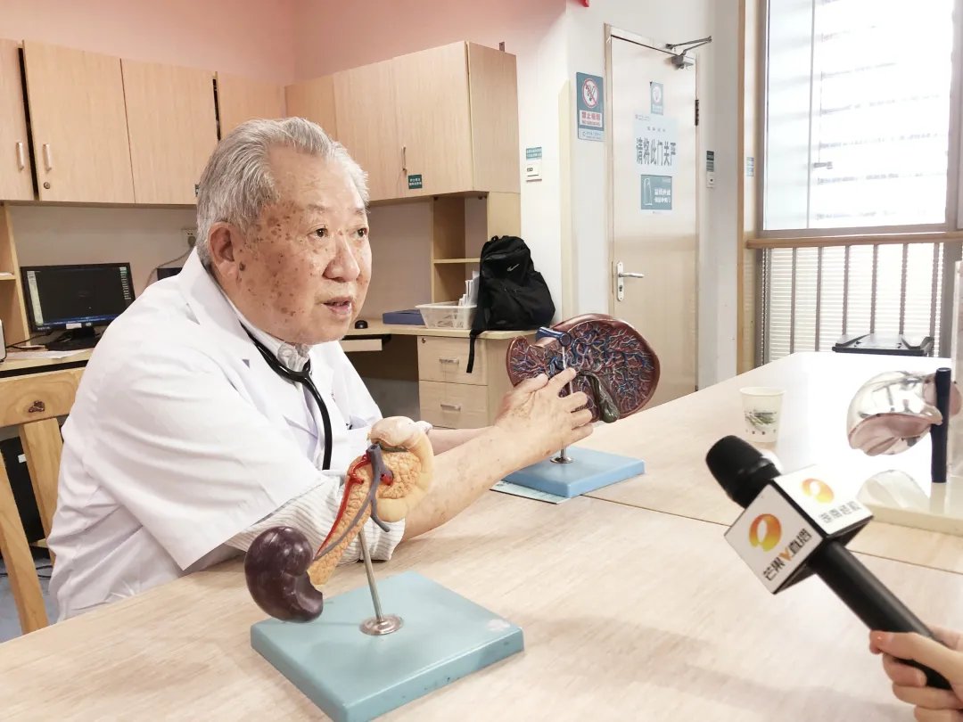 蛔虫|重234克直径12厘米！世界上最大的单颗胆总管结石成功摘除