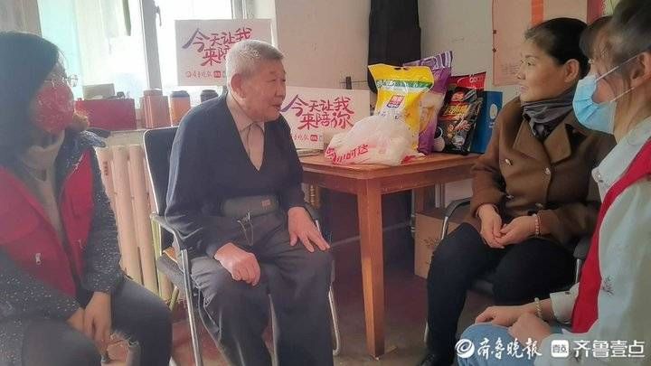 即食麦片|济南77岁孤寡老人“不孤单”，重阳节志愿者上门开启爱心陪伴