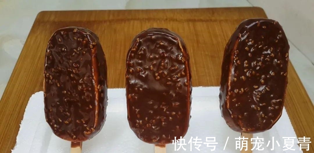 4个鸡蛋，1袋牛奶，冰箱里一放，做出特色雪花，吃过就念念不忘