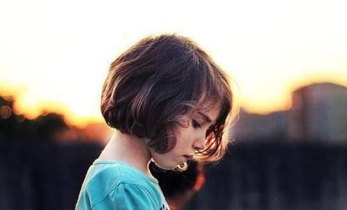 爸爸|“手机就那么重要吗”女儿渴望父爱怒砸手机，父亲一巴掌酿成惨剧