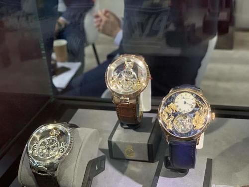 卡地亚出了“苹果手表”？积家腕表竟然有4个面！快来围观“钟表与奇迹”里的“魔都上新”丨晨看展