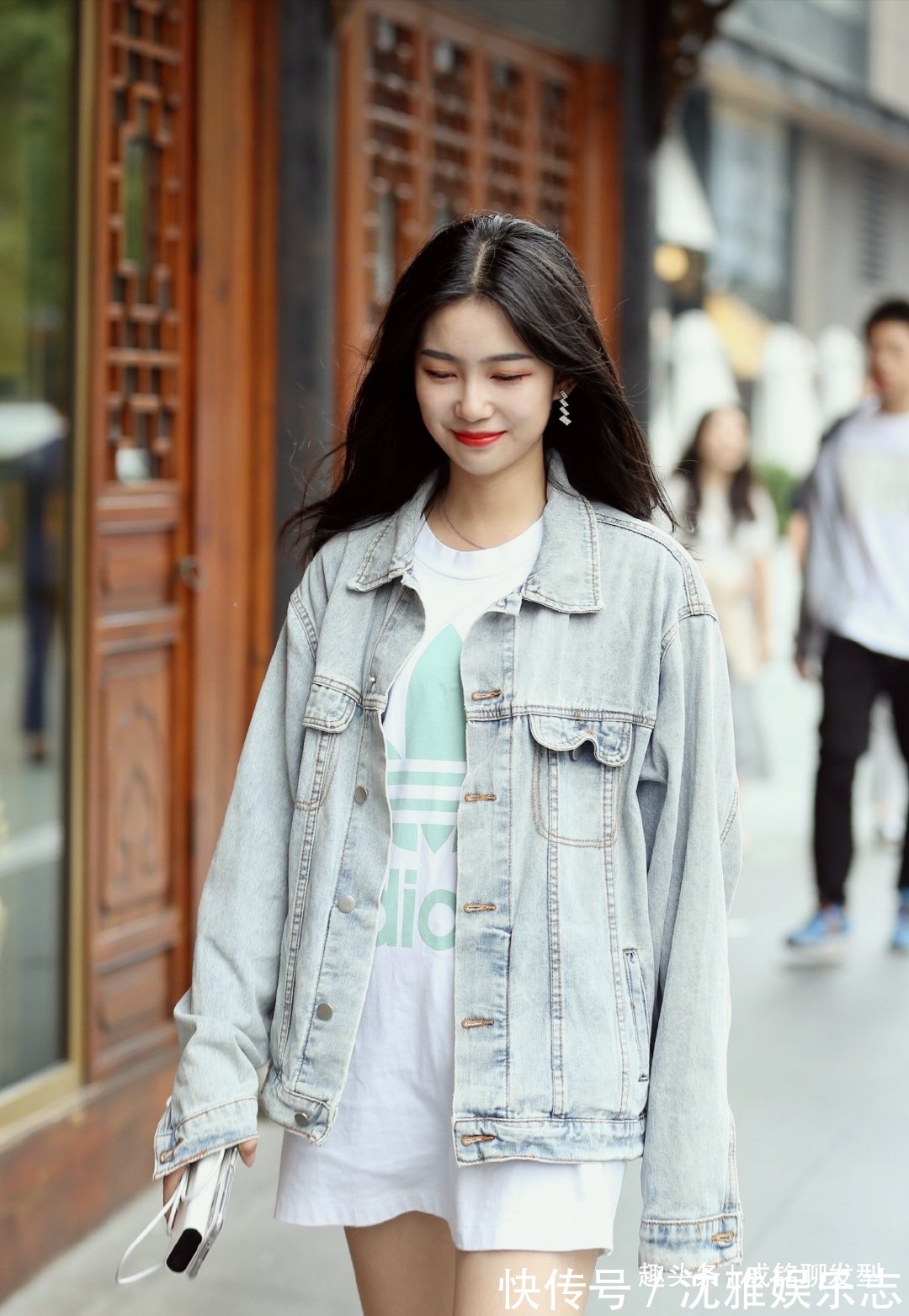 风衣|气质美女的初秋新穿搭，时髦又实用的基本款，随心搭配就很出彩