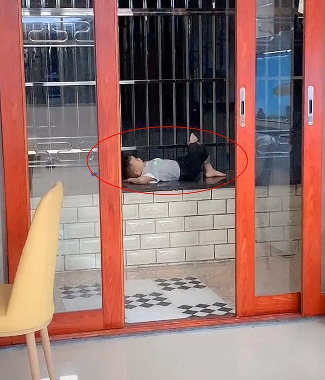 思念|姐姐开学第3天,弟弟对姐姐各种思念,妈妈吐槽:好了伤疤忘了疼