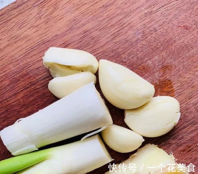 食牛腩|时光分两半,一半好消磨,一半食牛腩!