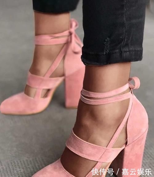 插入物 美丽的痛苦,怎样穿高跟鞋让你的脚后跟更舒适