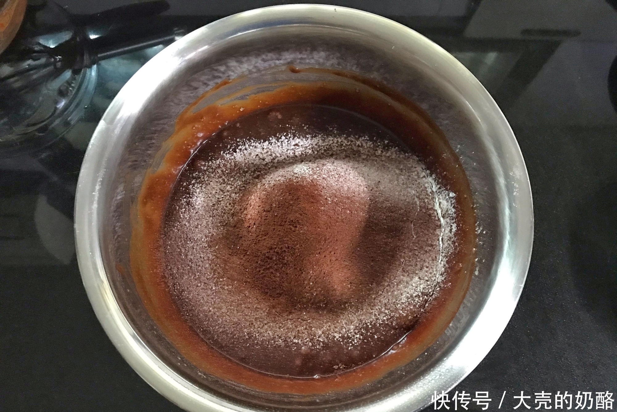 做法最简单的蛋糕,不用打发,拌一拌就能烤,醇香味浓,一次成功