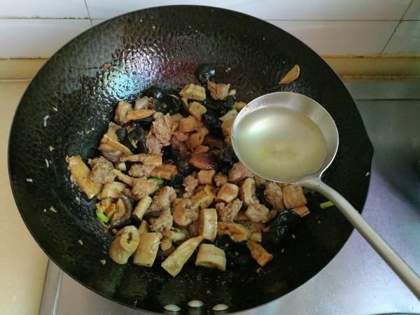 这菜一年四季都不过期，一买就是三四斤，鲜嫩营养，怎么都吃不腻