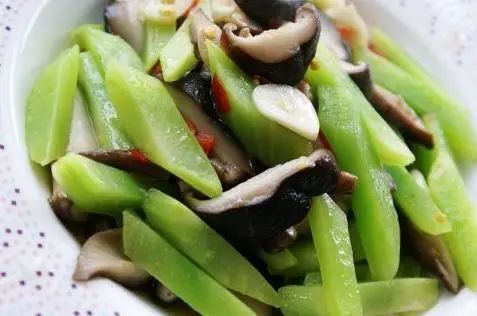 清炒莴笋丝|它是秋季“千金菜”,三种吃法效果好!