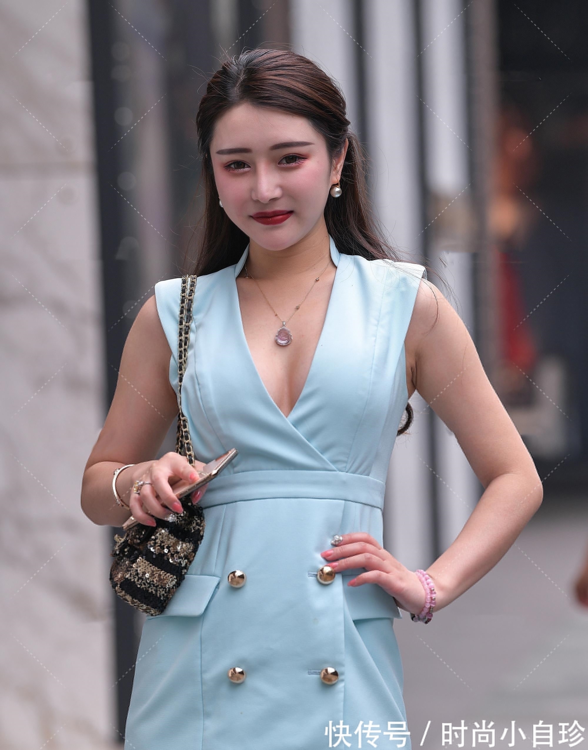 连体裙 没赶上比你会“偷懒”的,上班就穿一件衣服,也不怕领导批评