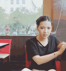 |幽默笑话:那个大哥,冒昧的问一下,咱俩是谁进错厕所了