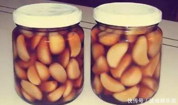 大蒜泡酒对男性好处多多,功效多多,牢记为身边人健康泡一些
