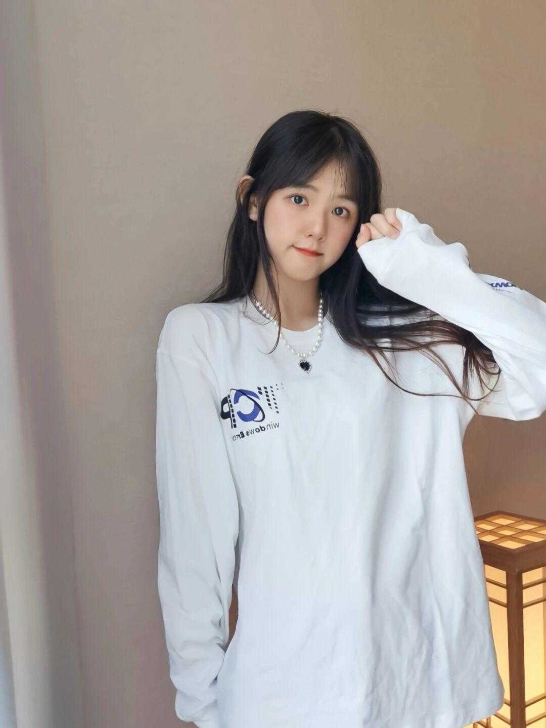 搭配|简约温柔的秋季穿搭,粉紫色针织衫配半身裙优雅大方,高级精致