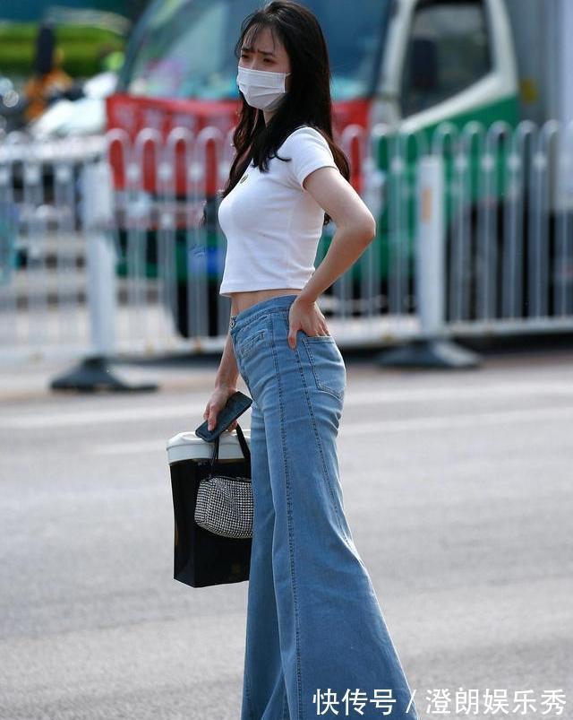 腿线 喇叭裤于膝下呈喇叭状散开,可遮挡粗壮的腿线