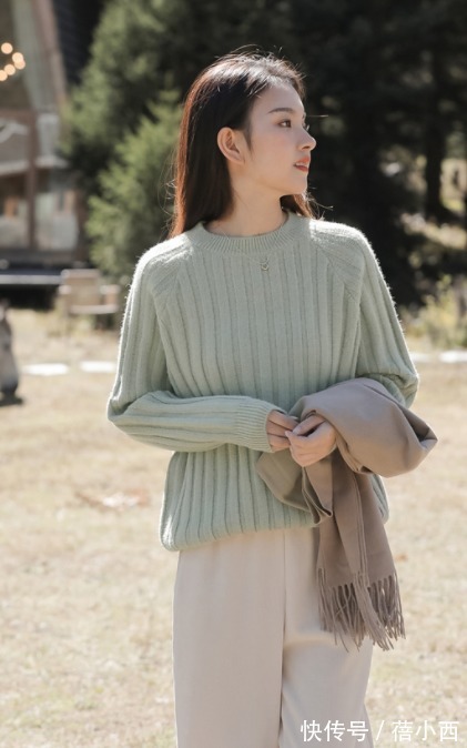小姐姐|冬季穿搭还是“毛衣”赢了,买基础款就够,懂搭配照样赢得好气质