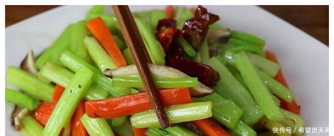 芹菜|芹菜最好吃做法,让你宁愿不吃肉,天天吃不腻,上桌就扫光!