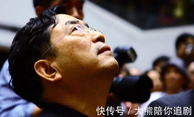 二人@余秋雨:靠发妻寄打工费生活,成名后却弃糟糠,闪婚小16岁女演员